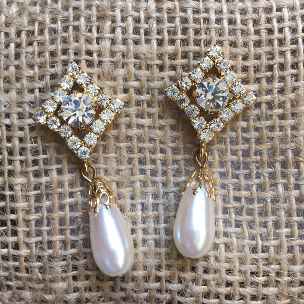 Pearl and rhinestone pierced earrings